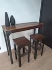 Conjunto de banquetas e mesa