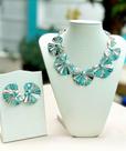 Conjunto de Brinco e Colar Prateado - Bijuteria Elegante