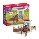 Conjunto de brinquedos Schleich Horse Box com Hannah & Cayenne Horse Club