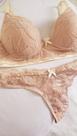 Conjunto de Calcinha e Sutiã com bojo e renda rosa