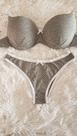 Conjunto de calcinha e sutiã de algodão cinza e poá branco