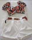 conjunto de cropped TAM M com Cropped Florido e Shorts Branco conjunto de cropped TAM M com Cropped Florido e Shorts Branco