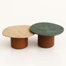 Conjunto de duas Mesas de Centro Orgânica 80 cm Mármore Guatemala &amp Travertino