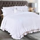 Conjunto de edredom Masaca White Ruffle em tamanho real em estilo de fazenda