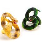 Conjunto de figuras de cobra genérico realista para répteis da selva, 2 unidades