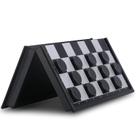 Conjunto de jogos de tabuleiro Travel Checkers QuadPro Magnetic com placa dobrável