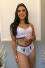 Conjunto de lingerie branco em renda barbatana na lateral e calcinha fio