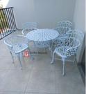Conjunto de Mesa Para Jardim Viena Tradicional em Alumínio Fundido Unifer Móveis