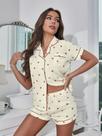 Conjunto de Pijama Feminino com Estampa de Cereja - Manga Curta, Shorts e Botões Conjunto de Pijama Feminino com Estampa de Cereja - Manga Curta, Shorts e Botões