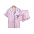 Conjunto De Pijama Listrado Com Letras Bordadas, Manga Curta E Shorts, Casual, Em Cetim, Com Gola