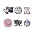 Conjunto De Pins De Esmalte Com Desenhos Animados Fofos De Anime, Capivara, Gato Preto, Dados,