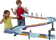 Conjunto de pistas Hot Wheels Mario Kart Rainbow Road com 2 veículos