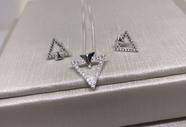 Conjunto de prata colar com brinco, com formato triangular