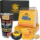 Conjunto de presentes WYZOID 1.000 Dad Jokes: botão de piadas, calendário e copo
