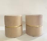 Conjunto de Puff redondo moderno com detalhe cinta para sala de estar ou quarto - Bege Suede