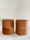 Conjunto de Puff redondo moderno com detalhe cinta para sala de estar ou quarto - Terracota Suede