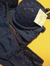 Conjunto de Renda com Bojo na Parte de Cima e Calcinha Cós Baixo - Cor Preto Conjunto de Renda com Bojo na Parte de Cima e Calcinha Cós Baixo - Cor Preto