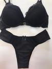 Conjunto de renda sensual com detalhe de strass.