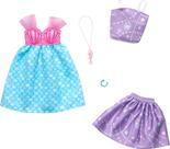 Conjunto de roupas de moda Barbie Fashions com 2 roupas e acessórios