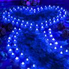 Conjunto de velas com luzes de chá LED de pétalas de rosa e coração artificiais
