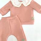 conjunto em Matelasse Blusa Manga Longa com gola e Calca conjunto em Matelasse Blusa Manga Longa com gola e Calca