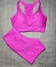 Conjunto fitnnes cor rosa com estampa de onça TAM P