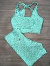 Conjunto fitnnes cor verde com estampa de onça TAM P