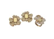 Conjunto flor cravejada com pedra retangular amarela banhado a ouro
