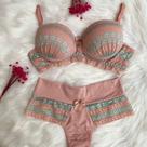 Conjunto Lingerie Calcinha e Sutiã com Bojo e Renda Bicolor Romance Conjunto Lingerie Calcinha e Sutiã com Bojo e Renda Bicolor Romance