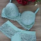 Conjunto Lingerie Calcinha e Sutiã com Bojo e Renda Verde Água Conjunto Lingerie Calcinha e Sutiã com Bojo e Renda Verde Água