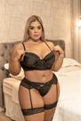 Conjunto Luxo Cropped Trabalhado em Renda Fio com Perneira e Liga Preto Plus Size - Ninguém Vai Saber