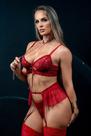 Conjunto Luxo Sem Bojo em Renda com Cinta Liga Sainha Vermelho - Elegância e Conforto