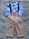 Conjunto masculino camisa body azul ml e calça com suspensório em sarja bege guarda chuvas club z
