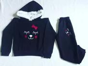 Conjunto Moletom Com Touca De Pelos Bordado Da Gatinha