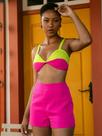 Conjunto short e top cropped bandeau calor estiloso com tranças contorno