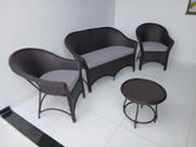 Conjunto Sofá com Cadeiras e Centro Jardim Área Externa Interna Varanda Sacadas em Fibra Sintética cor Tabaco Conjunto Sofá com Cadeiras e Centro Jardim Área Externa Interna Varanda Sacadas em Fibra Sintética cor Tabaco