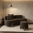 Conjunto Sofá Curvo Orgânico + 01 Puff Luna Boucle Marrom - Montanaris Decor Conjunto Sofá Curvo Orgânico + 01 Puff Luna Boucle Marrom - Montanaris Decor