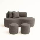 Conjunto Sofá Curvo Orgânico + 2Puffs Nature Gaia Suede Cinza - Montanaris Decor
