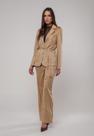 Conjunto Suede Blazer com Faixa e Calça Wide Leg Bege Salvatore Conjunto Suede Blazer com Faixa e Calça Wide Leg Bege Salvatore