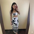 Conjunto Tropical Elegante Top Faixa e Saia Longa com Estampa de Folhagens Conjunto Tropical Elegante Top Faixa e Saia Longa com Estampa de Folhagens