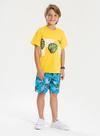 Conjunto Verão Menino Amarelo Camiseta e Bermuda Folhagens e Dinossauros