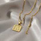 Corrente Cadeado 2mm + Pingente Letra - Banhado a Ouro 18k