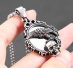 Corrente com Pingente Espelho Mágico Corvo e a Skull