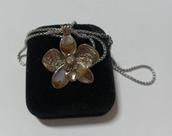 Corrente com Pingente Flor com Zircônia