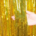 Cortina Metalizada Holográfica Dourada 1x2m Painel de Franjas Brilho Premium para Decoração de Festas