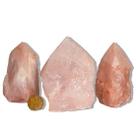 Cristal Rosa Natural Tipo B com Pé e Bico Serrado - 200 a 300g - Aproximadamente 8cm
