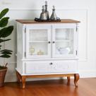 Cristaleira com 2 Portas 1 Gaveta e Laterais em Vidro Pés Luiz Xv Genebra - Branco/Pinhão Cristaleira com 2 Portas 1 Gaveta e Laterais em Vidro Pés Luiz Xv Genebra - Branco/Pinhão