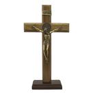 Crucifixo de Mesa Tradicional Madeira com Medalha de São Bento 29 cm Crucifixo de Mesa Tradicional Madeira com Medalha de São Bento 29 cm