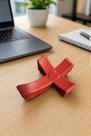 Cruz de Bolso Conforto e Fé - Vermelho: O Seu Refúgio de Paz na Palma da Mão