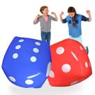 Dados infláveis Novelty Place de 16 cm (pacote com 2) vermelhos e azuis Dados infláveis Novelty Place de 16 cm (pacote com 2) vermelhos e azuis
